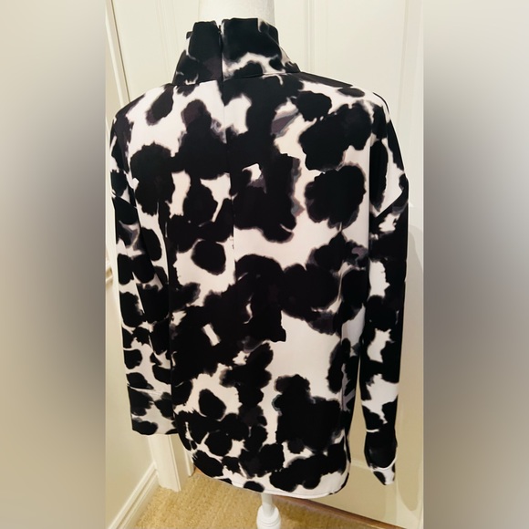 Black & Cream turtle neck blouse - Picture 5 of 6